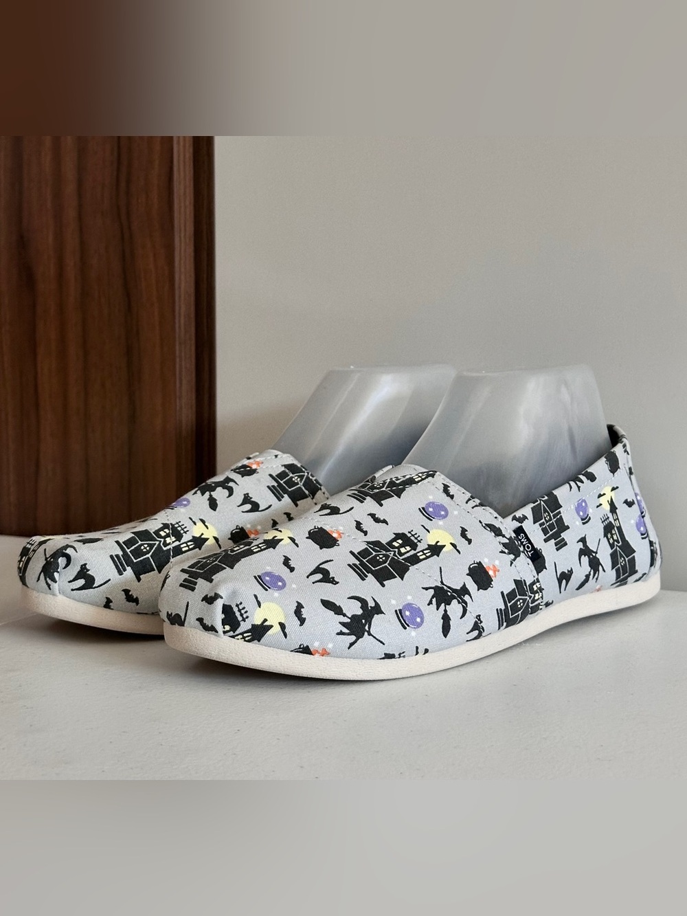 NWOT. TOMS Canvas Alpargata Slip-On Shoes Women's Sz 9.5
